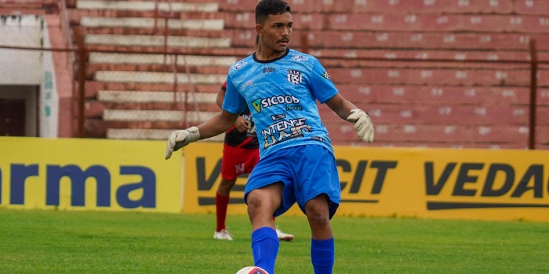 Tomate, goleiro do Andirá, pode assinar com Botafogo ou Coritiba