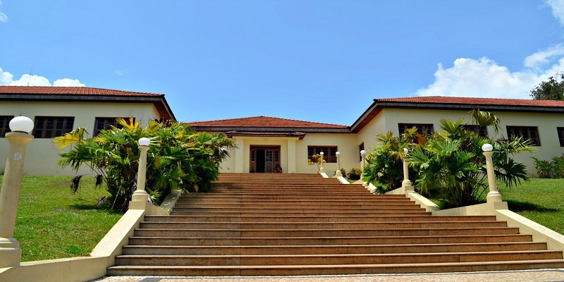 Mulher dá à luz em frente à maternidade em Rio Branco