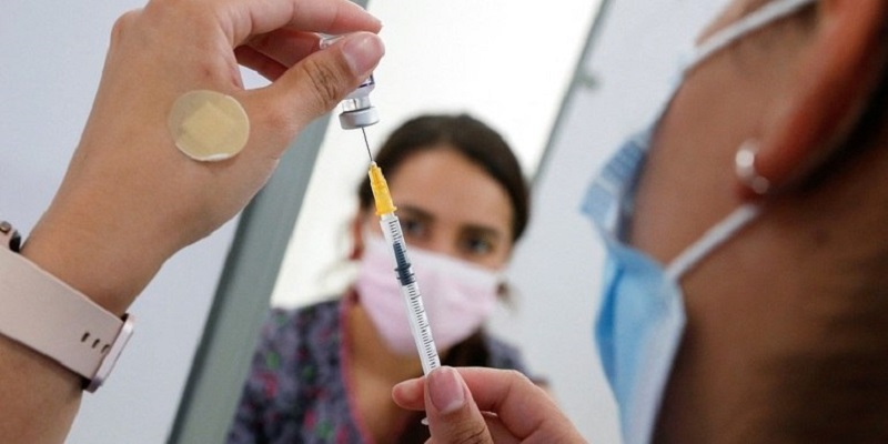 Maioria das reações adversas após vacina anti-Covid é psicológica