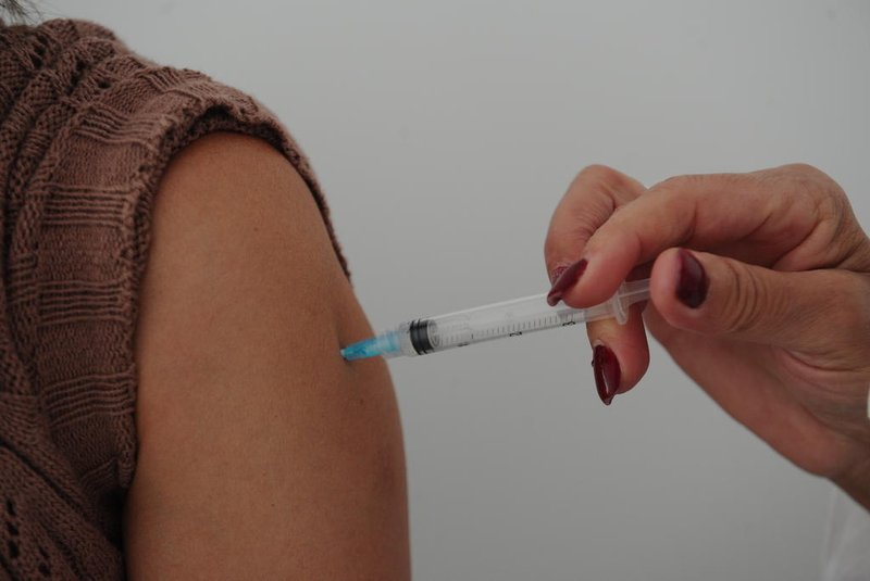 Quase 500 mil pessoas no Acre não tomaram dose de reforço da covid-19