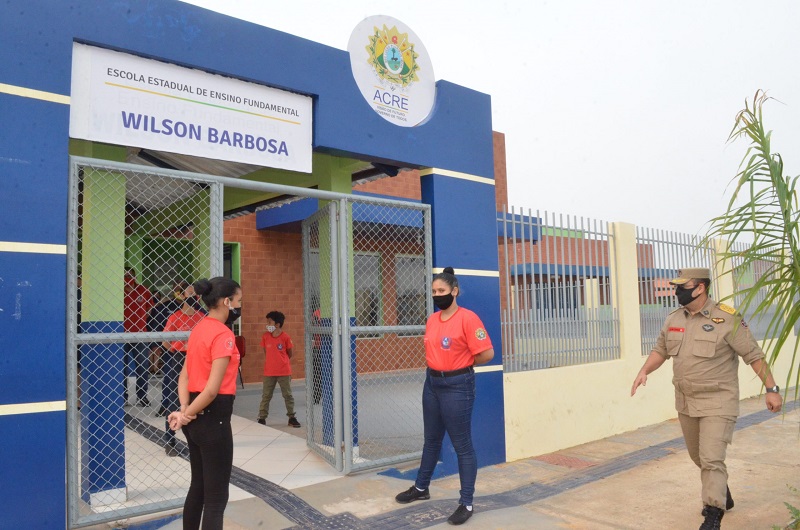 Escola Cívico-Militar da Cidade do Povo terá mutirão de vacinação contra covid-19 neste sábado