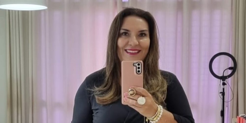 EMPRESÁRIA DUDA LESSA, OFERECEU UM BRUNCH PARA O LANÇAMENTO DA GOLDSKILL EM SEU SHOWROOM