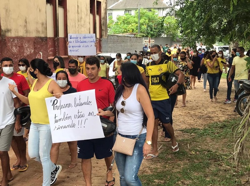 Em Cruzeiro do Sul, professores estaduais protestam nesta quinta