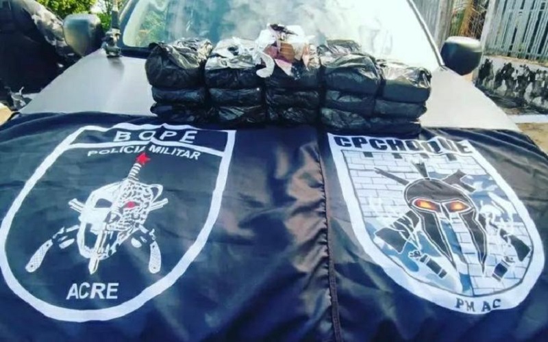 Peruana é presa com 17 kg de cocaína na BR-317, no Acre