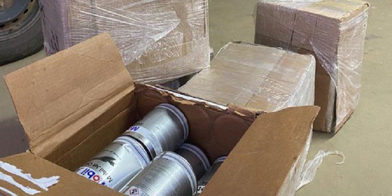 Polícia apreende 113 litros de óleo de aviação estrangeira na BR-317, no Acre