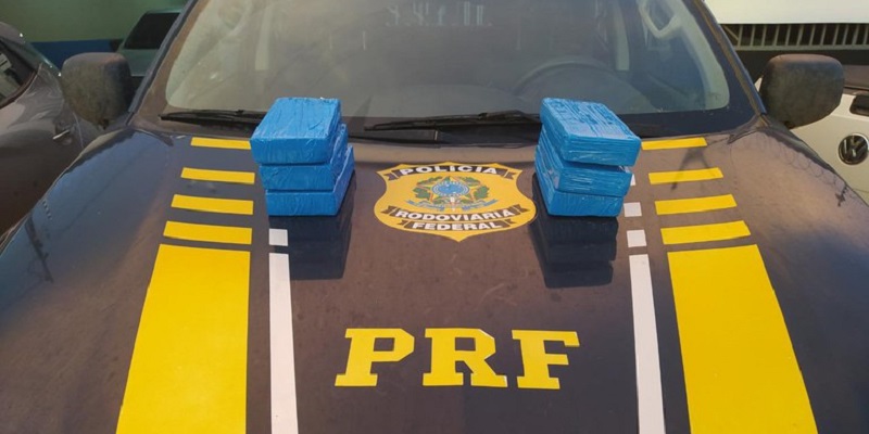 PRF apreende mais de 6kg de cocaína em Capixaba
