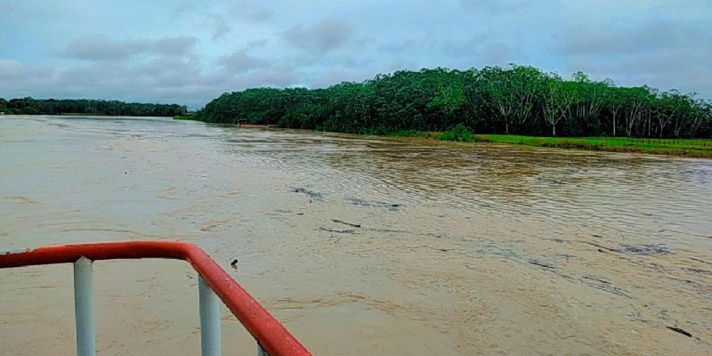 No interior, rio Tarauacá ultrapassa cota de transbordamento