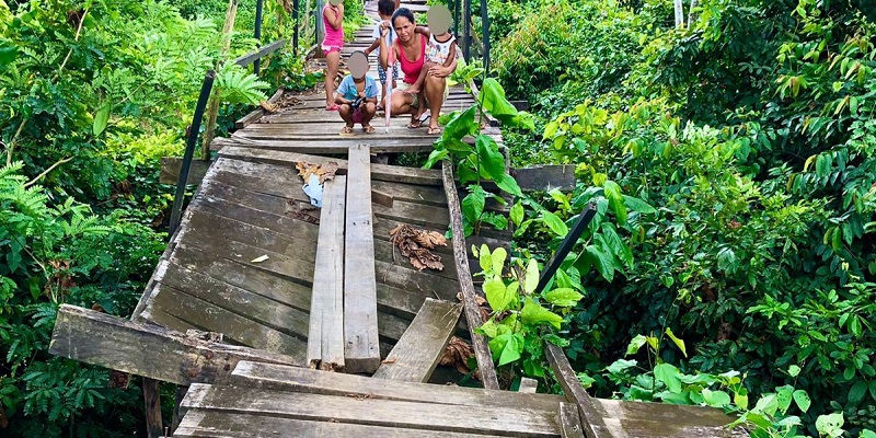 Em Rio Branco, passarela não tem manutenção há mais três anos