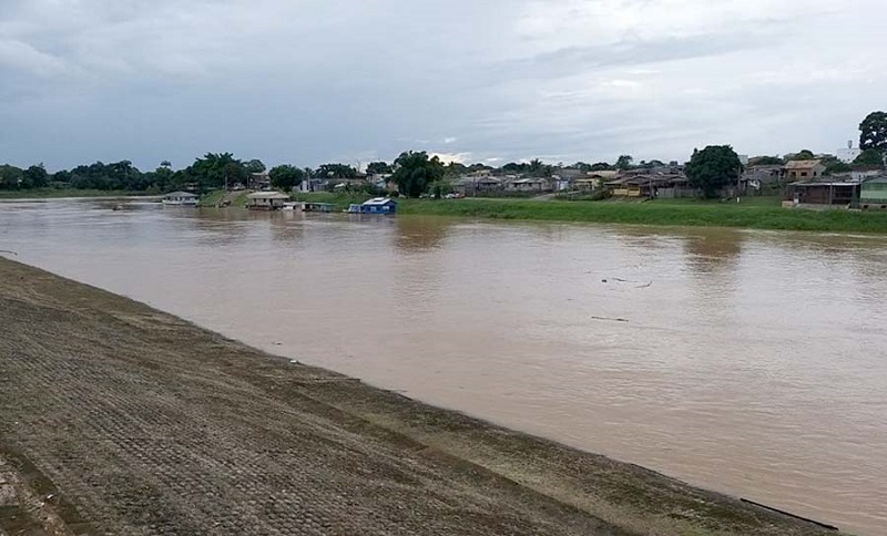 Em Rio Branco, nível do rio Acre segue baixando nesta quarta-feira