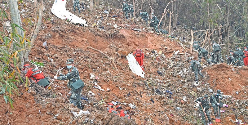 China encontra uma de duas caixas-pretas de avião que caiu esta semana