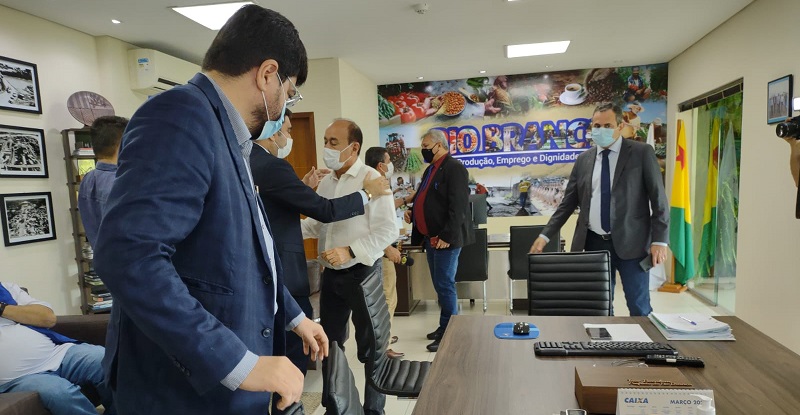 Prefeitura de Rio Branco pagará piso salarial dos professores em duas parcelas