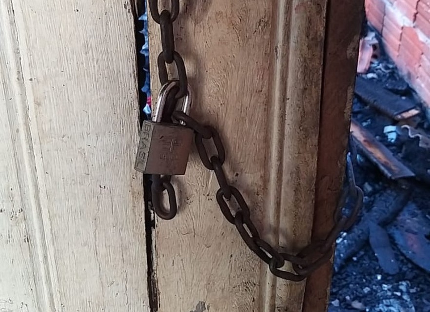 Corpos de crianças que morreram carbonizadas deverão ser exumados