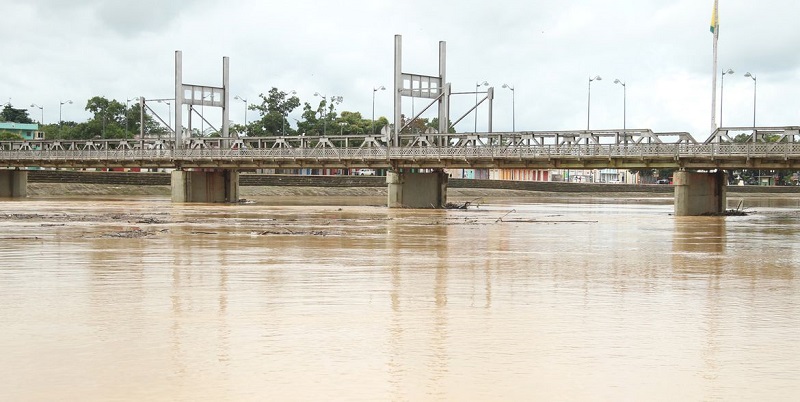 Rio Acre ultrapassa cota de transbordamento nesta sexta-feira