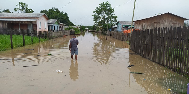 Em Feijó, mais de mil pessoas já foram atingidas pela cheia do rio Envira