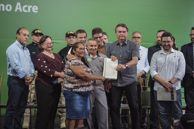 Governo federal entrega títulos de terra à produtores rurais do Acre