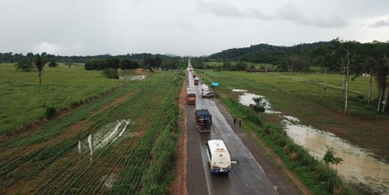 Tráfego de veículos baixos é suspenso na BR-364, em Rondônia, devido as fortes chuvas
