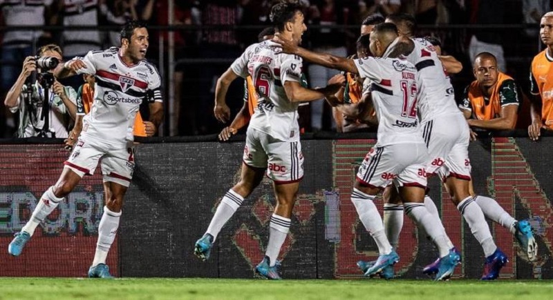 São Paulo faz 3 a 1 no Palmeiras e abre vantagem na final do Paulistão