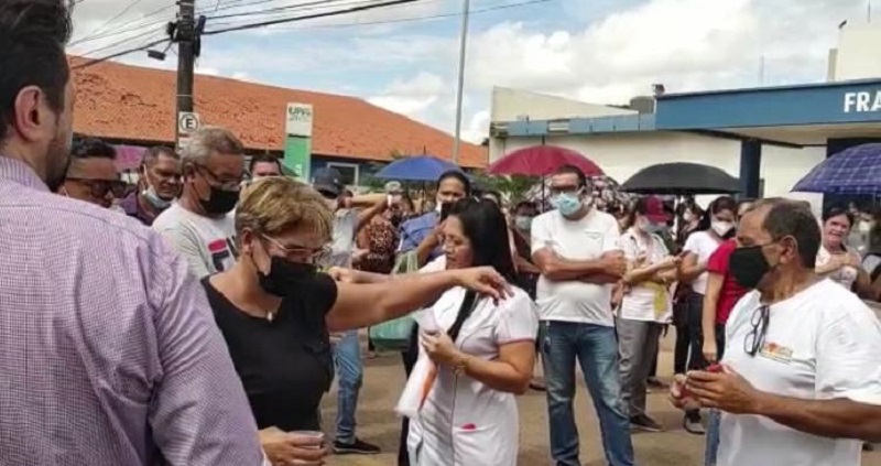 Servidores da Saúde em mais uma manifestação param atendimento