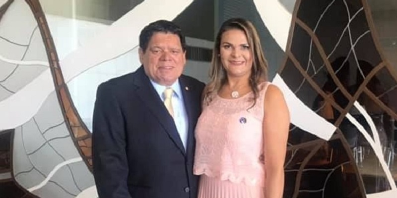 Gladson Cameli oficializa exoneração da esposa de Flaviano Melo
