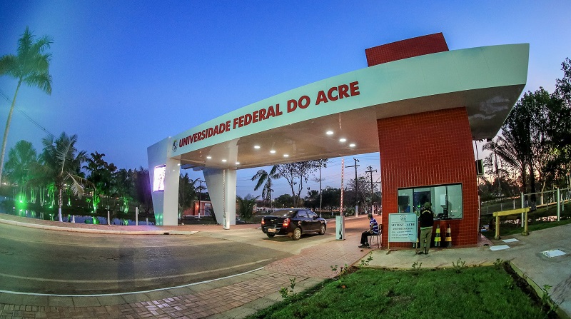 Ufac suspende aulas presenciais noturnas após suposto toque de recolher