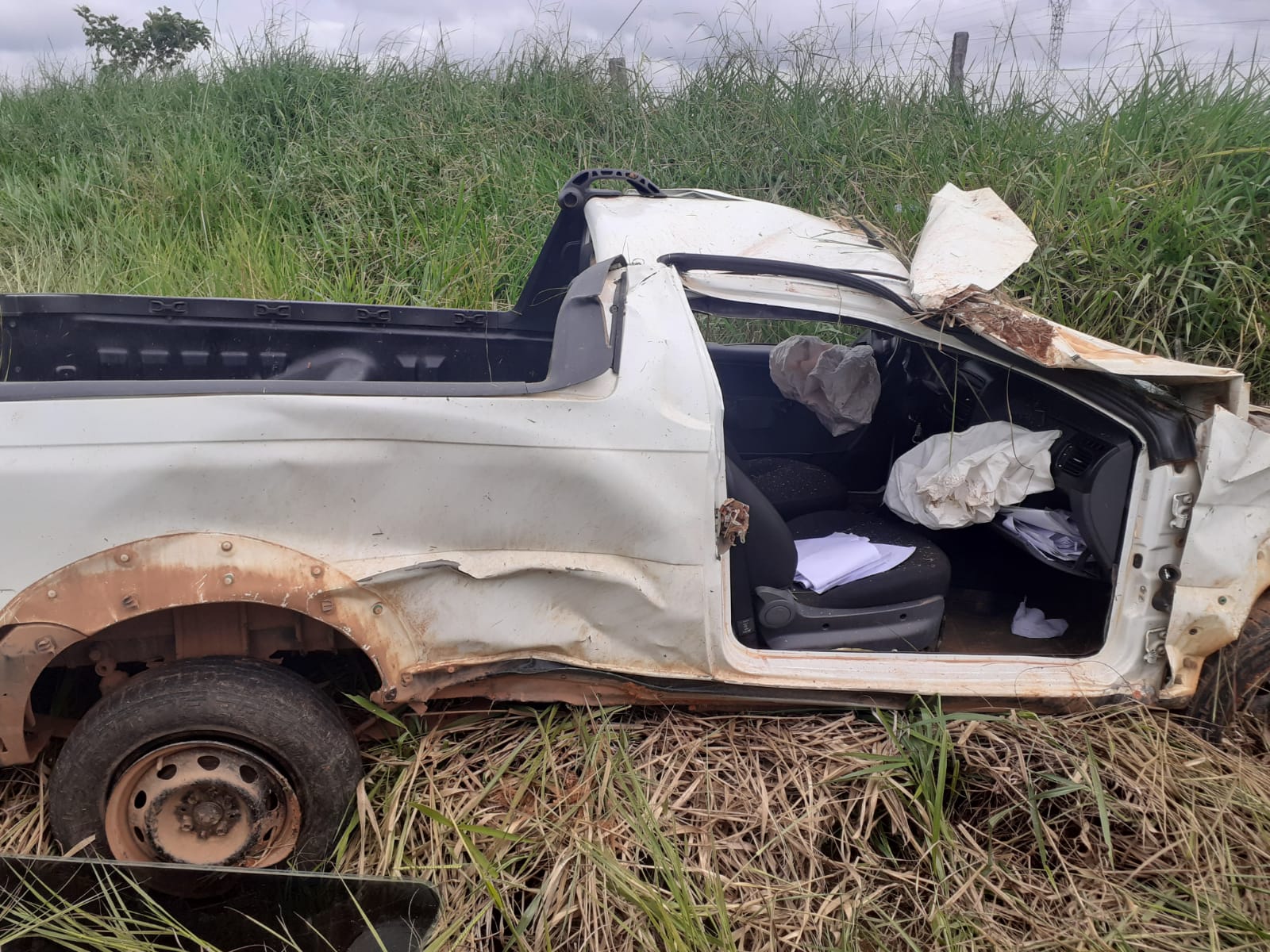 Dois acreanos morrem após capotamento na BR-364