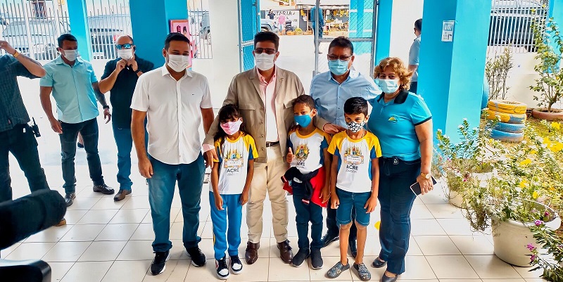 Aulas do ensino estadual retornaram nesta segunda-feira no Acre