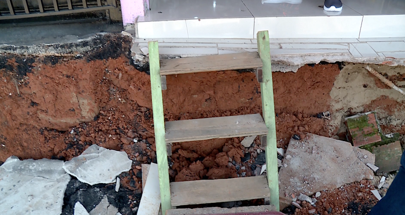 Desbarrancamento: Calçadão volta a ceder durante o final de semana