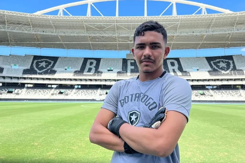 É oficial: Botafogo anuncia Tomate como reforço do Sub-20 para a temporada 2022