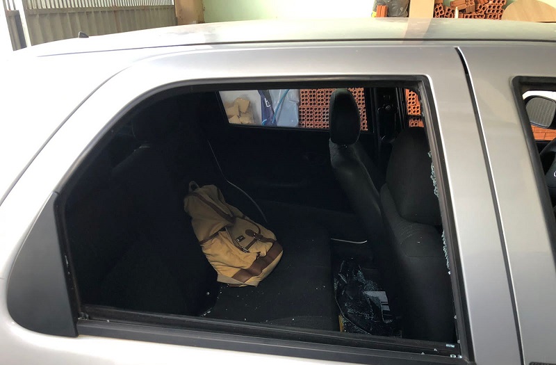 Estudante teve carro furtado e pede ajuda para recuperar notebook