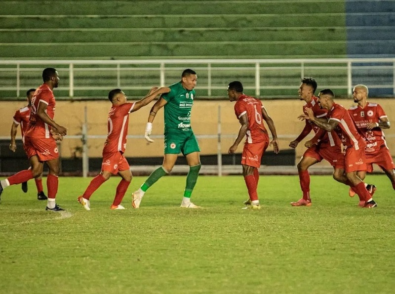 Evandro Gigante marca no fim e salva o Rio Branco-AC de derrota na Série D