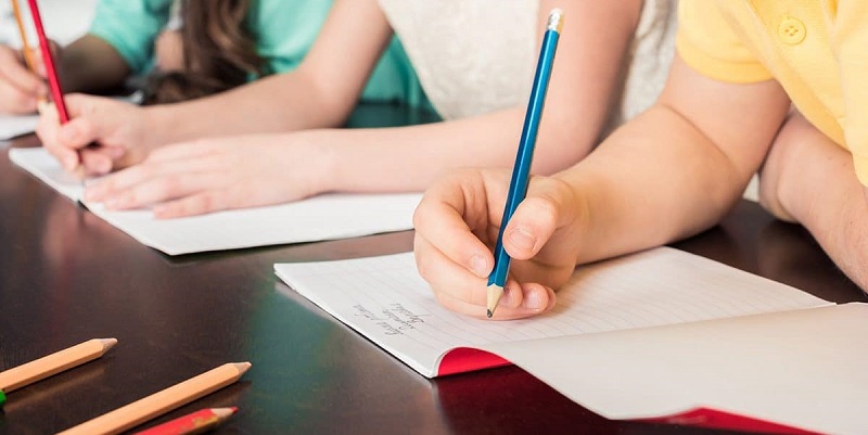 Por falta de mediadores, crianças atípicas não iniciaram ano letivo