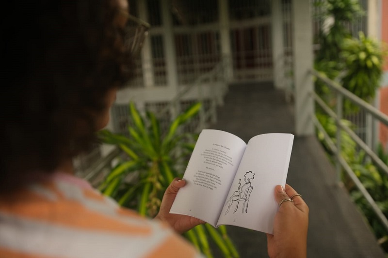 Acreana lança livro de poesias no Memorial dos Autonomistas