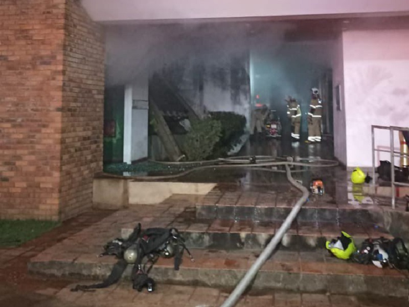 Em Rio Branco, Biblioteca da Floresta pega fogo na noite deste sábado