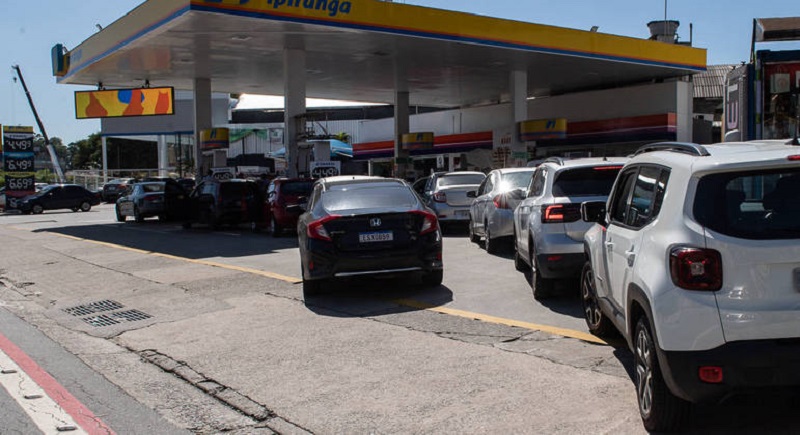 Bolsonaro aciona STF para mudança em ICMS sobre combustível