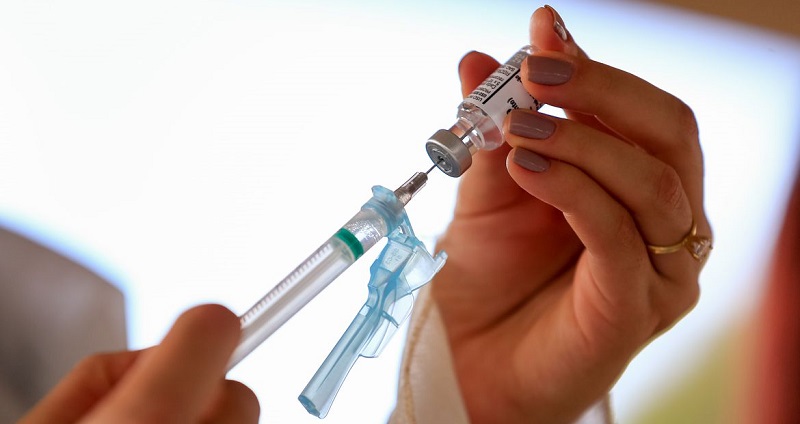 Adolescentes entre 12 e 17 anos podem tomar dose de reforço contra Covid-19