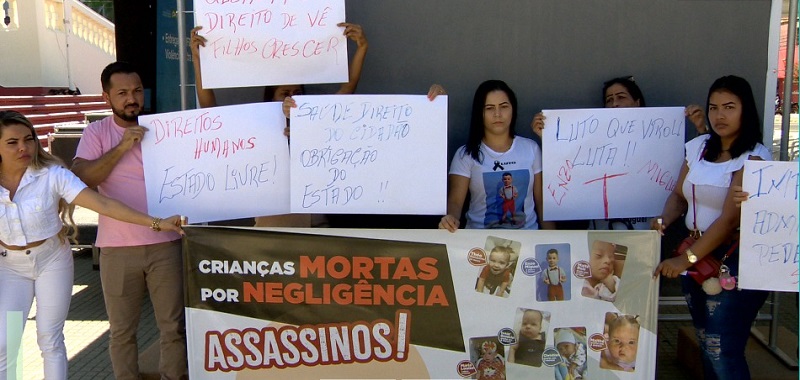 Mães que perderam os filhos por SRAG realizaram protesto dentro da Sesacre