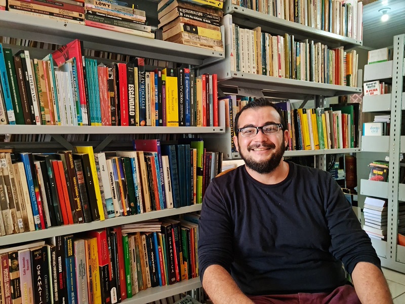 Apaixonado por leitura abre livraria em meio à pandemia no Acre