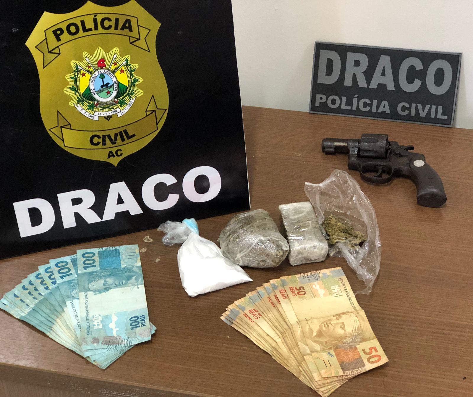 Durante operação, jovem é preso por organização criminosa e tráfico de drogas