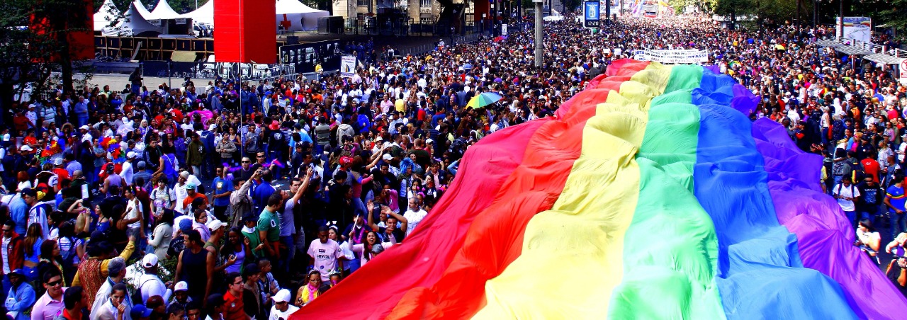 COM O TEMA “VOTE COM ORGULHO – POR UMA POLÍTICA QUE REPRESENTA”, ACONTECEU NO DOMINGO (19) A 26ª EDIÇÃO DA PARADA DO ORGULHO LGBT+ EM SÃO PAULO