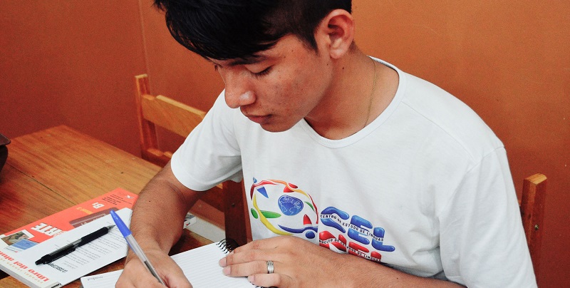 Centro de Línguas abre inscrições nesta segunda-feira para alunos da rede pública