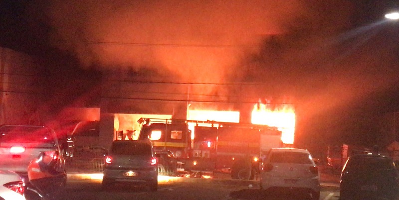Incêndio de grandes proporções destrói loja de agropecuária em Rio Branco
