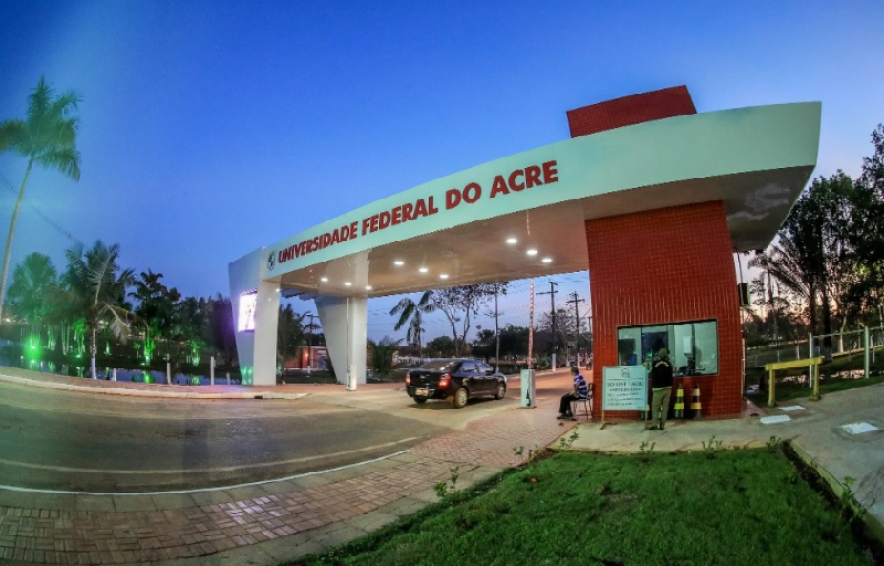 Centro de idiomas da Ufac abre edital para exames de leitura em língua adicional