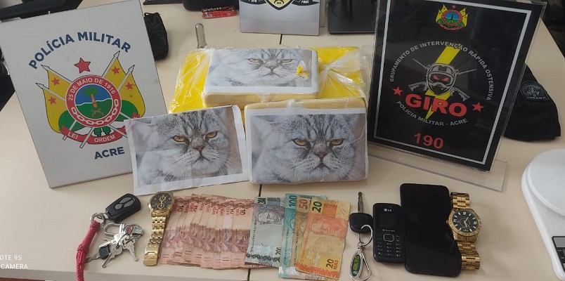 Dupla é presa em veículo com mais de 9 kg de drogas em Rio Branco