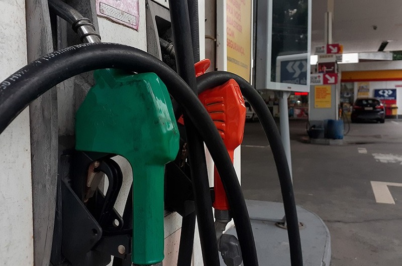 Redução no preço da gasolina passa a valer a partir desta sexta-feira