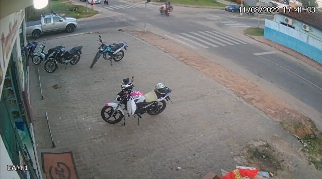 Colisão entre duas motos é registrada em Cruzeiro do Sul; veja o vídeo