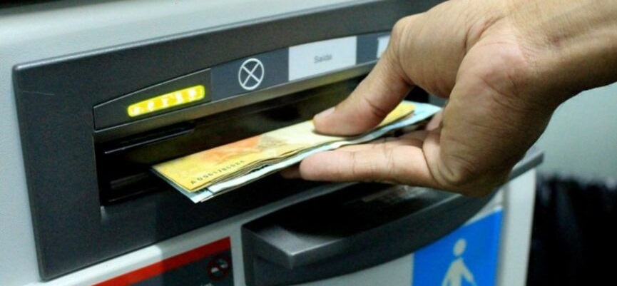 Estado antecipa salário dos servidores inativos e ativos para dia 25 e 29