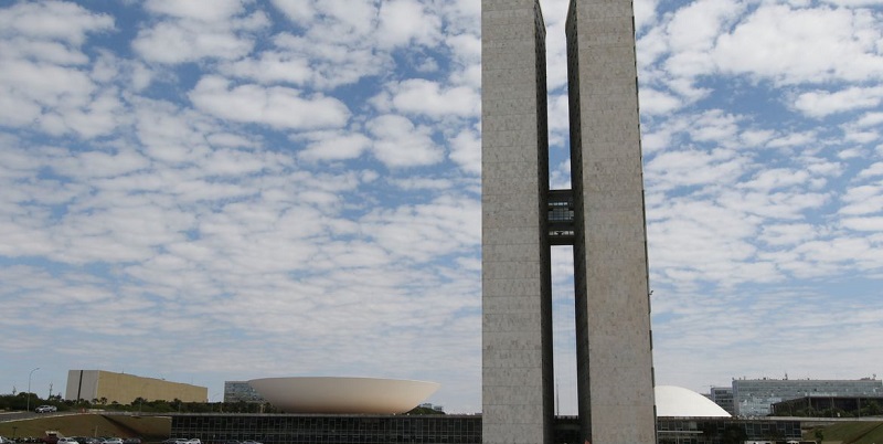 Câmara aprova projeto que extingue saídas temporárias de presos