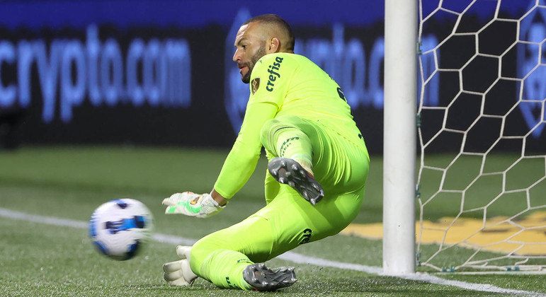 Weverton revela dica do preparador no pênalti de Rubens