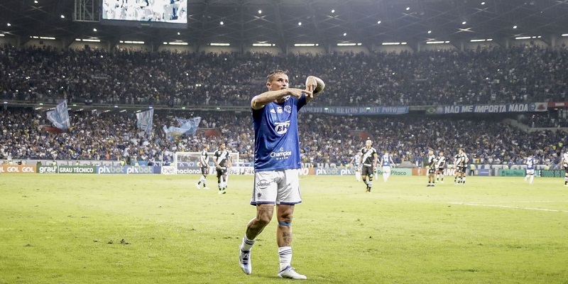 Cruzeiro derrota o Vasco e retorna à Série A do Brasileiro