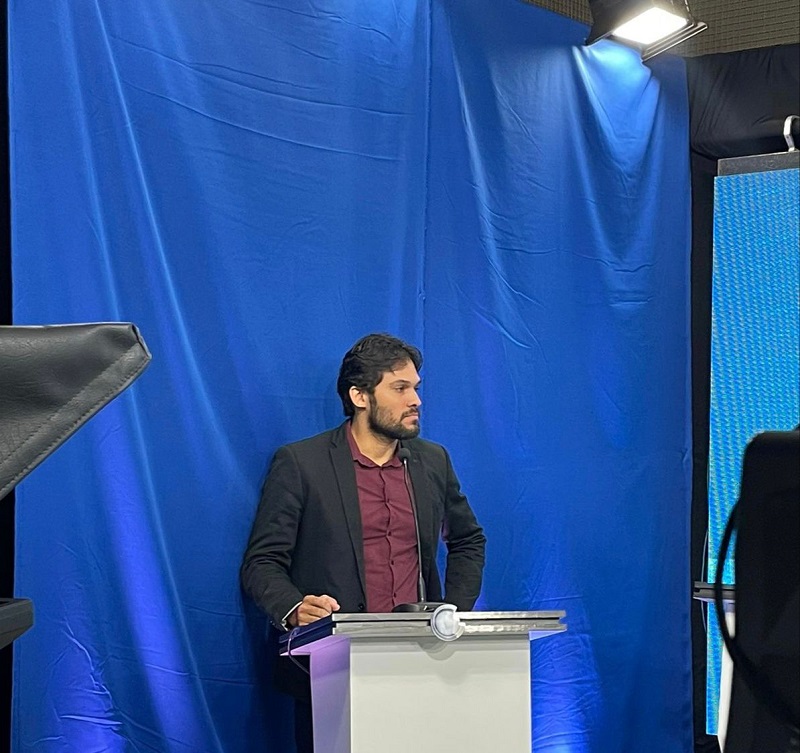 Durante debate, David Hall questiona Jorge Viana sobre tempo em que ele passou no poder